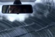 下雨天雨刮器老是刮不干净？教你4个小方法，玻璃干净不起雾