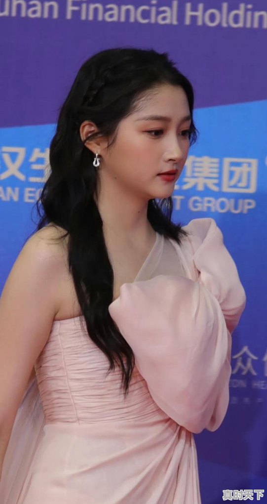 8、吴宣仪走红毯是什么节目，倪妮电影节红毯路人 - 真时天下