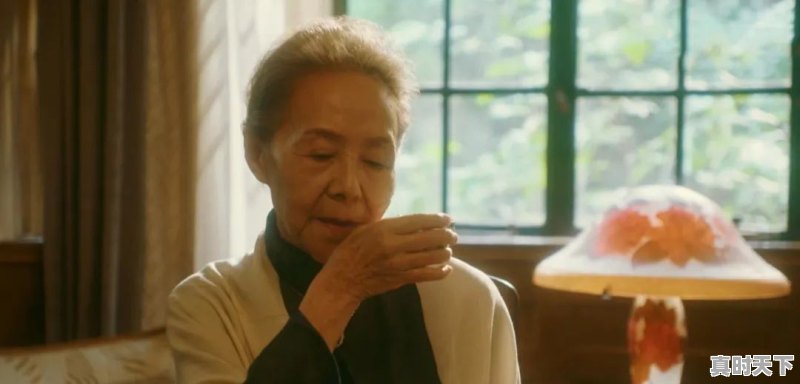 2、流金岁月老太太演员，陈道明电影节泪目 - 真时天下