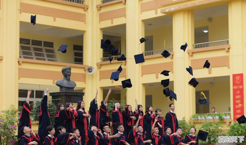 1、哪些名人喜欢李宇春，井柏然戛纳电影节 - 真时天下