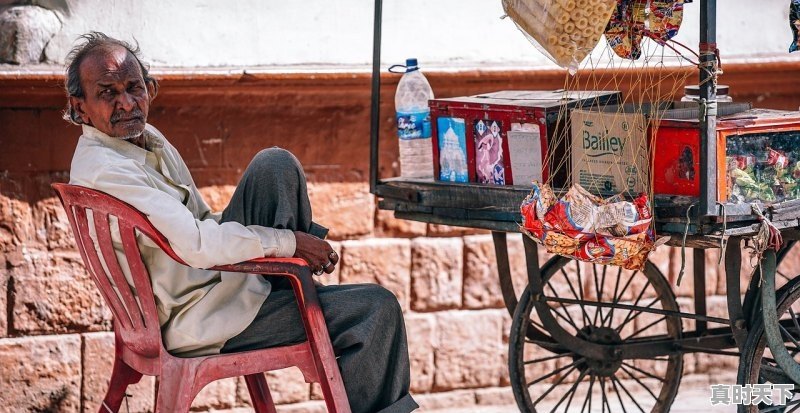 1、求一部美国电影,算是爱情片,男主和女主在电梯邂逅,女的已婚。很多镜头很唯美。最后男的为了女的杀人,最新电影美国片爱情电影 - 真时天下