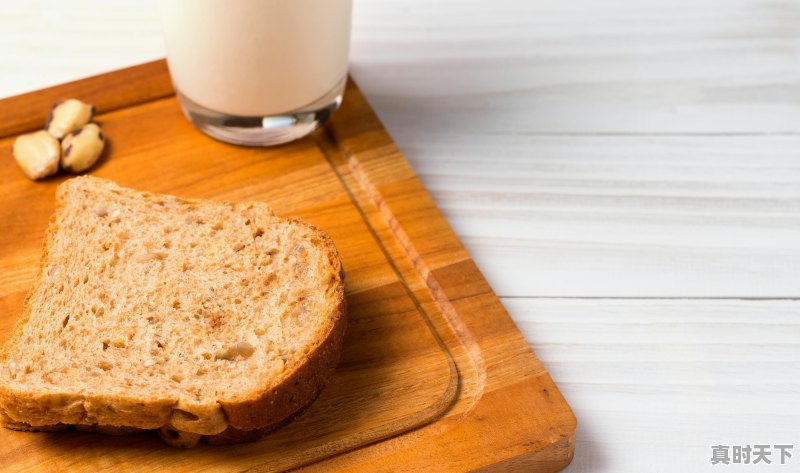 1、胡说小麦价才一块四毛钱一斤麦麸怎么一块四毛五一斤呀,今日麦子价格麸皮价格 - 真时天下