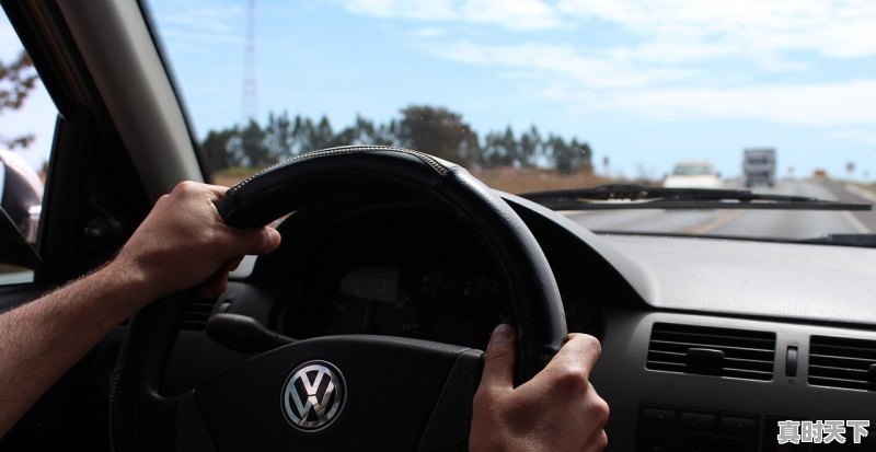 1、岳云鹏与柳岩在重庆哪里拍摄的,上海电影节开幕红毯 柳岩 - 真时天下