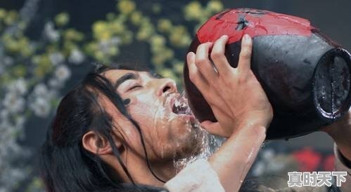 水浒中《智取生辰纲》一节，烈日炎炎似火烧，押解生辰纲的土兵为何还争着喝酒 - 真时天下