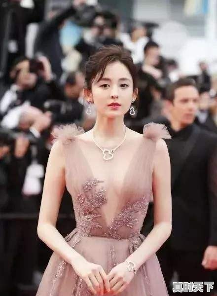 历届戛纳红毯上你见过最惊艳的女星是谁 - 真时天下