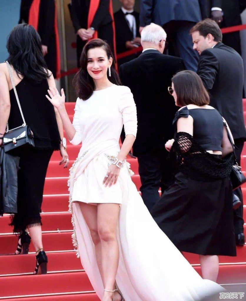 历届戛纳红毯上你见过最惊艳的女星是谁 - 真时天下